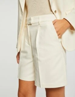 Short City Droit à Pinces Ecru Moyen Femme 9 Short City Droit à Pinces Ecru Moyen Femme -EllePort Soldes short city droit a pinces ecru moyen femme vue4 32536300941720213