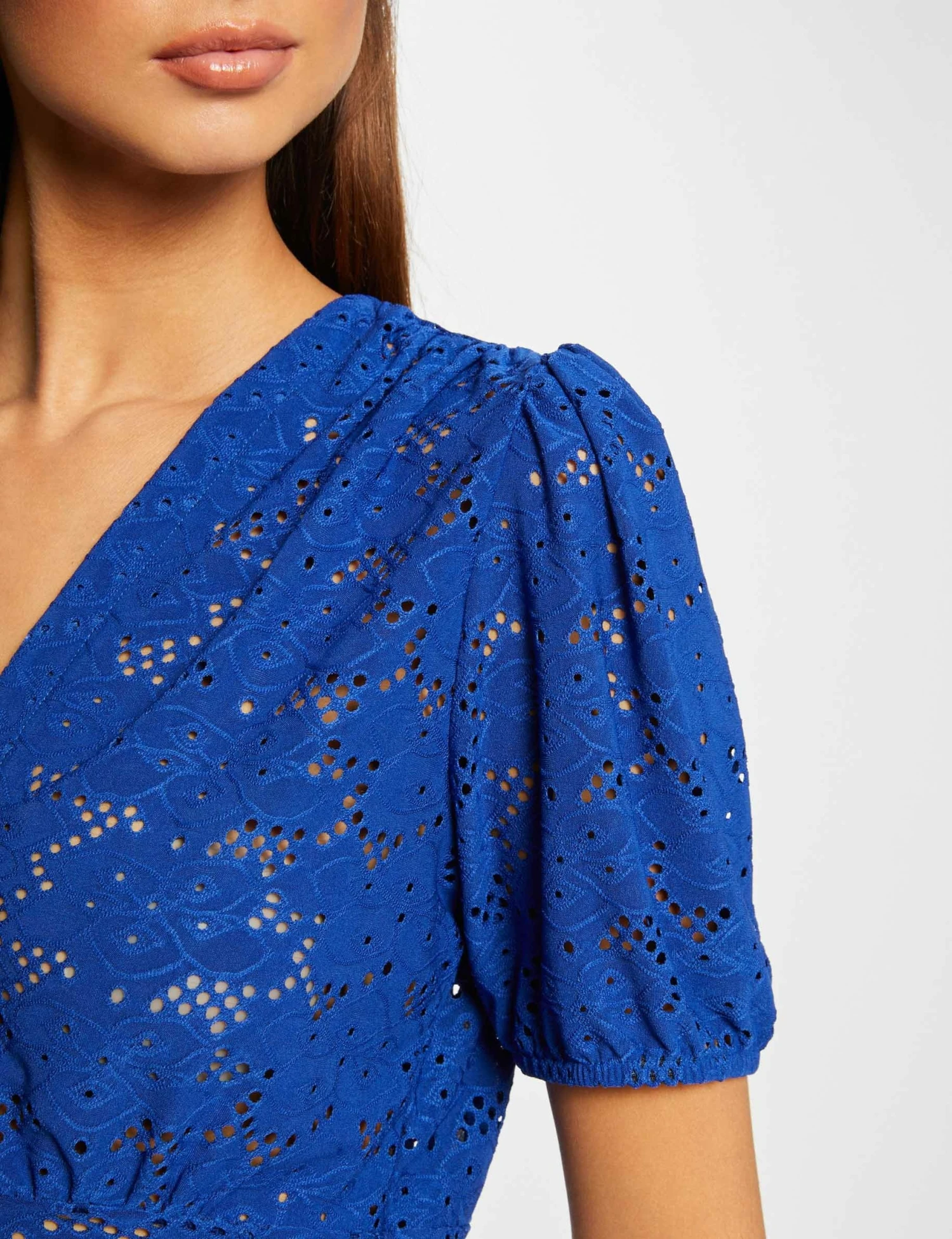 T-shirt Manches Courtes à Broderie Bleu Electrique Femme 5 T-shirt Manches Courtes à Broderie Bleu Electrique Femme – Image 5