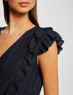 T-shirt Manches Courtes Brodé à Volants Marine Femme -EllePort Soldes t shirt manches courtes brode a volants marine femme vue4 32536300967440301